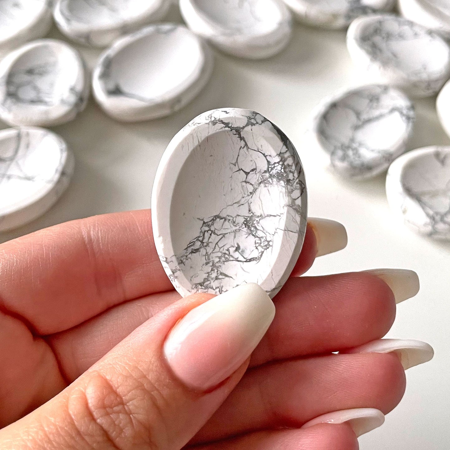 SOOTHING Howlite Worry Stone | Peace | Harmony | Insomnia Relief | Emotional Stabilizer - Sole Luna