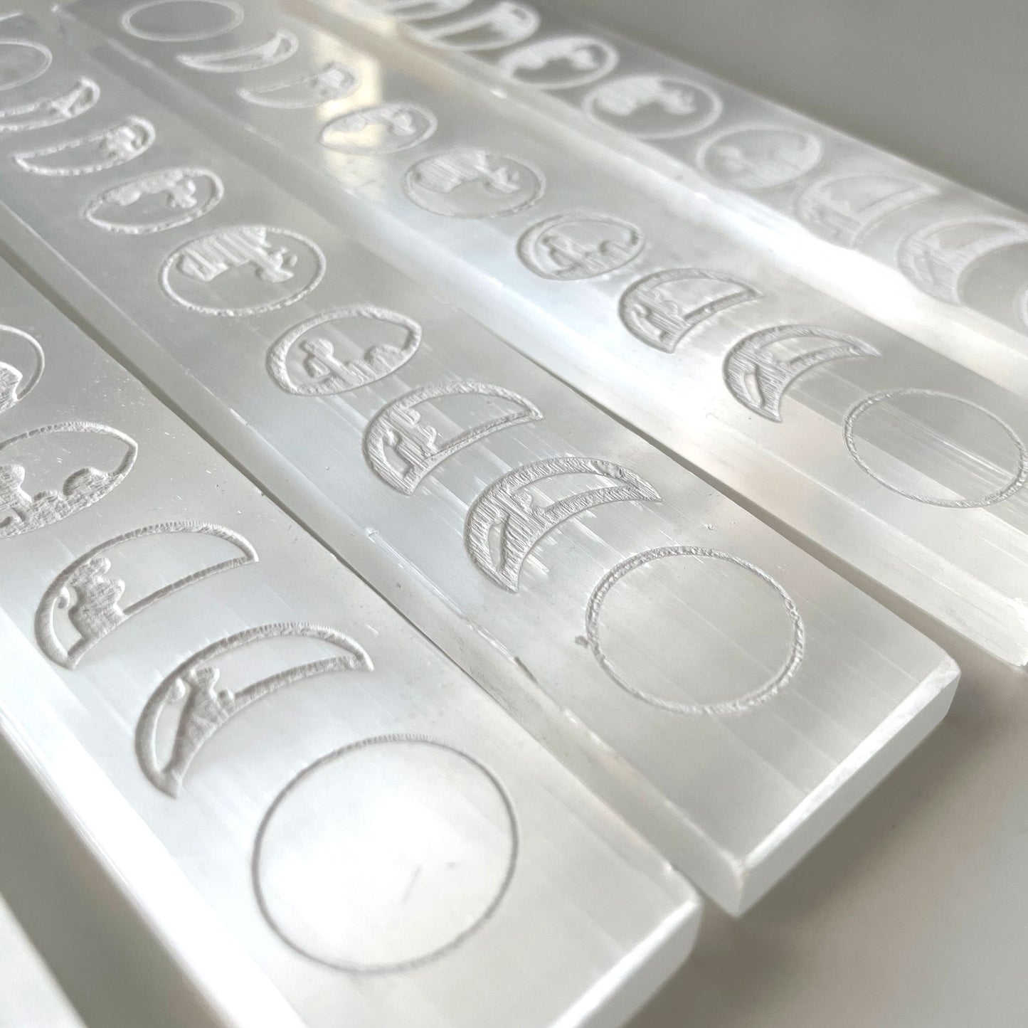 Moon Phases Selenite Charging Plate | Cleansing Crystal | Purification | Meditation Palm Stone | Crown Chakra - Sole Luna