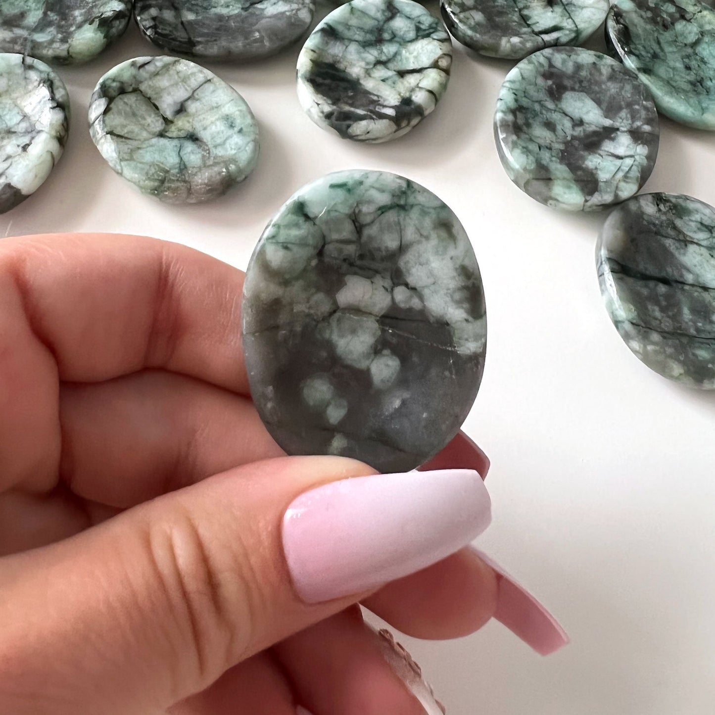 Emerald Worry Stone | Heart Healing | Prosperity | Attract Love and Success | Abundance - Sole Luna