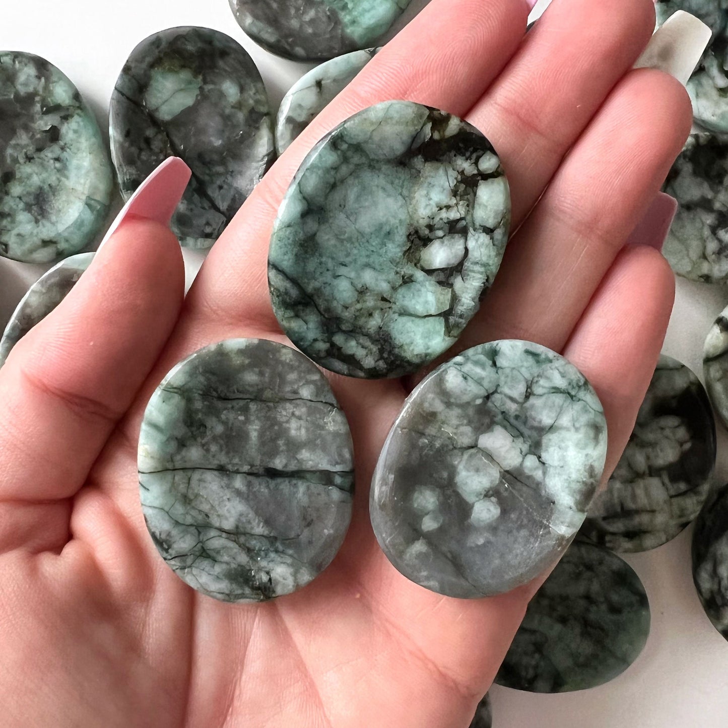 Emerald Worry Stone | Heart Healing | Prosperity | Attract Love and Success | Abundance - Sole Luna