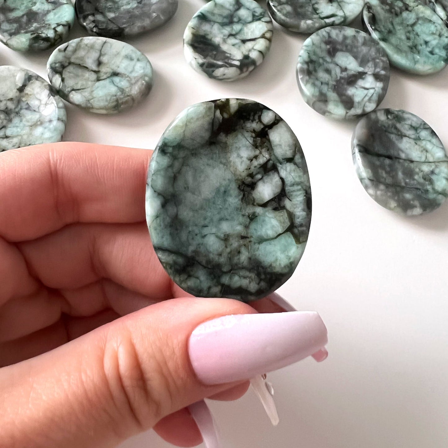 Emerald Worry Stone | Heart Healing | Prosperity | Attract Love and Success | Abundance - Sole Luna