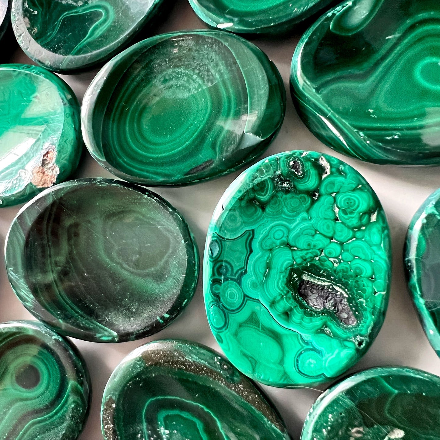 Malachite Worry Stone | Manifestation | Protection | Abundance | Change - Sole Luna