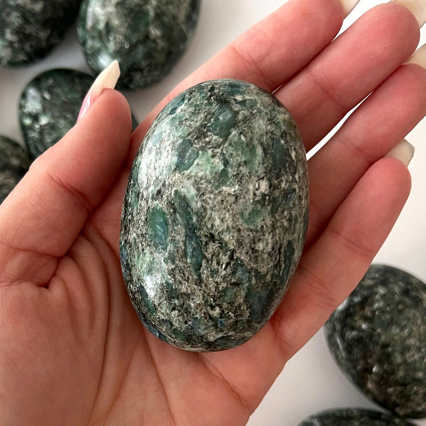 FLASHY Emerald in Matrix Palm Stone | Heart Healing | Prosperity | Attract Love and Success | Abundance - Sole Luna
