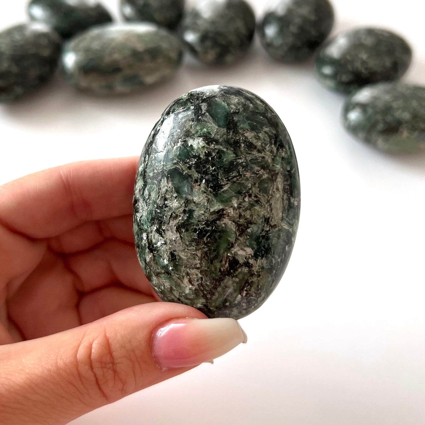 FLASHY Emerald in Matrix Palm Stone | Heart Healing | Prosperity | Attract Love and Success | Abundance - Sole Luna