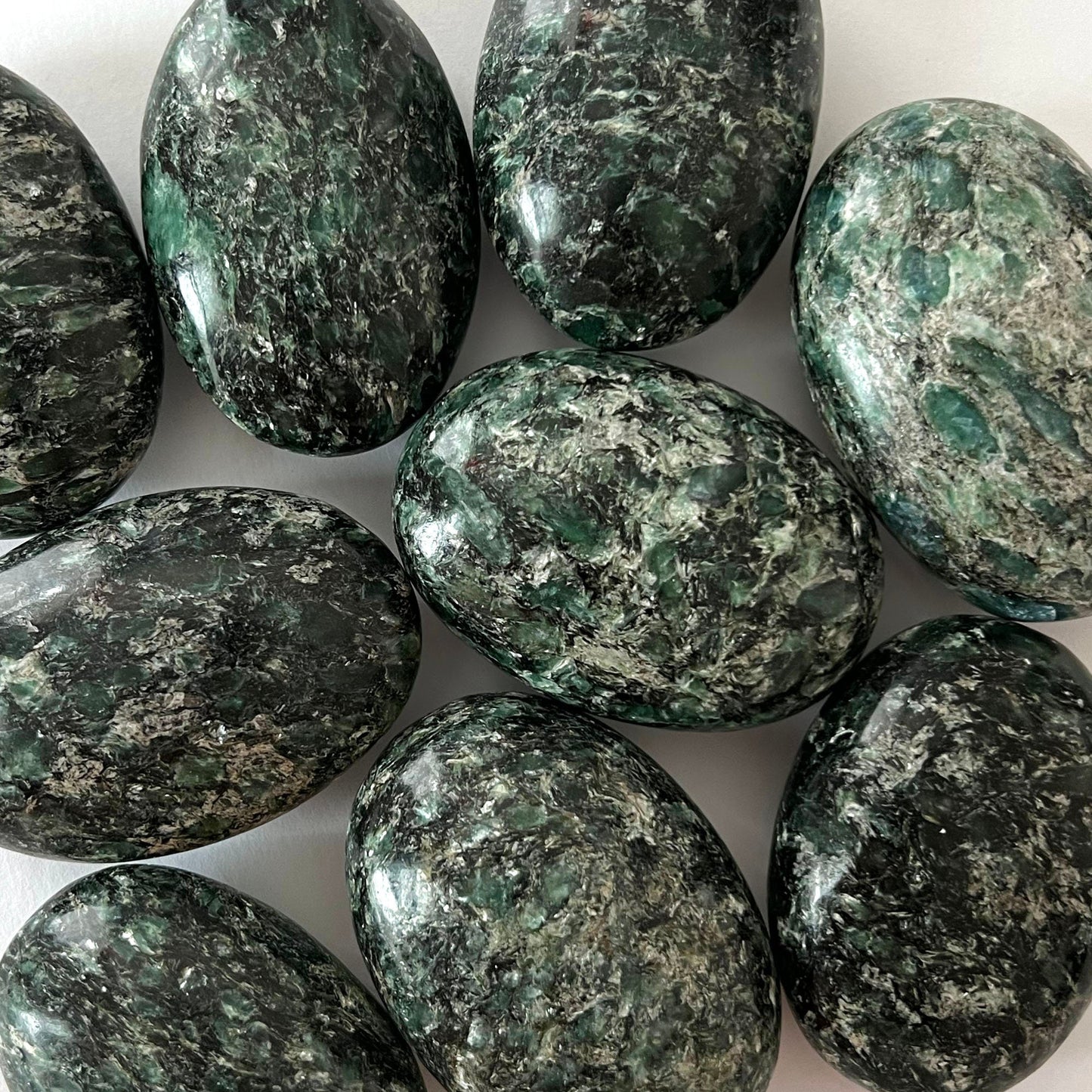 FLASHY Emerald in Matrix Palm Stone | Heart Healing | Prosperity | Attract Love and Success | Abundance - Sole Luna