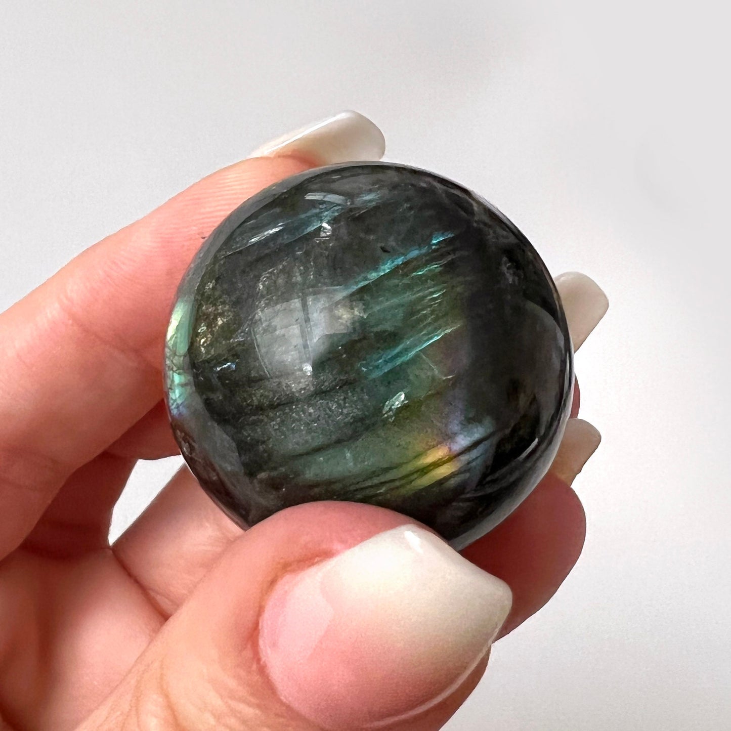 PSYCHIC STONE Labradorite Sphere 32mm - 42mm | Divine Connection | Crown + Third Eye Chakra | Crystal Ball - Sole Luna