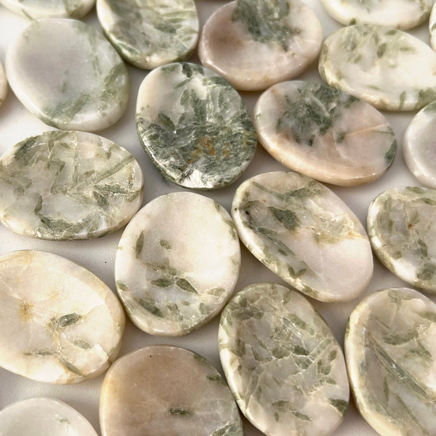 Green Kyanite Worry Stone | Heart Chakra Connection | Psychic Awareness | Truth | Discernment | Aids in Judgement of Character | Abundance - Sole Luna