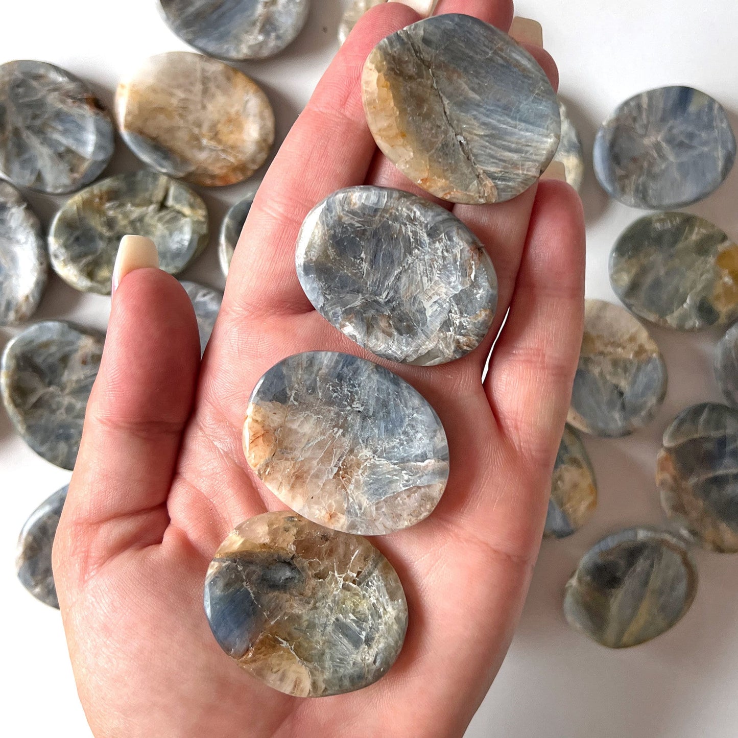Blue Kyanite Worry Stone | Psychic Abilities | Communication Stone | Self-Expression - Sole Luna