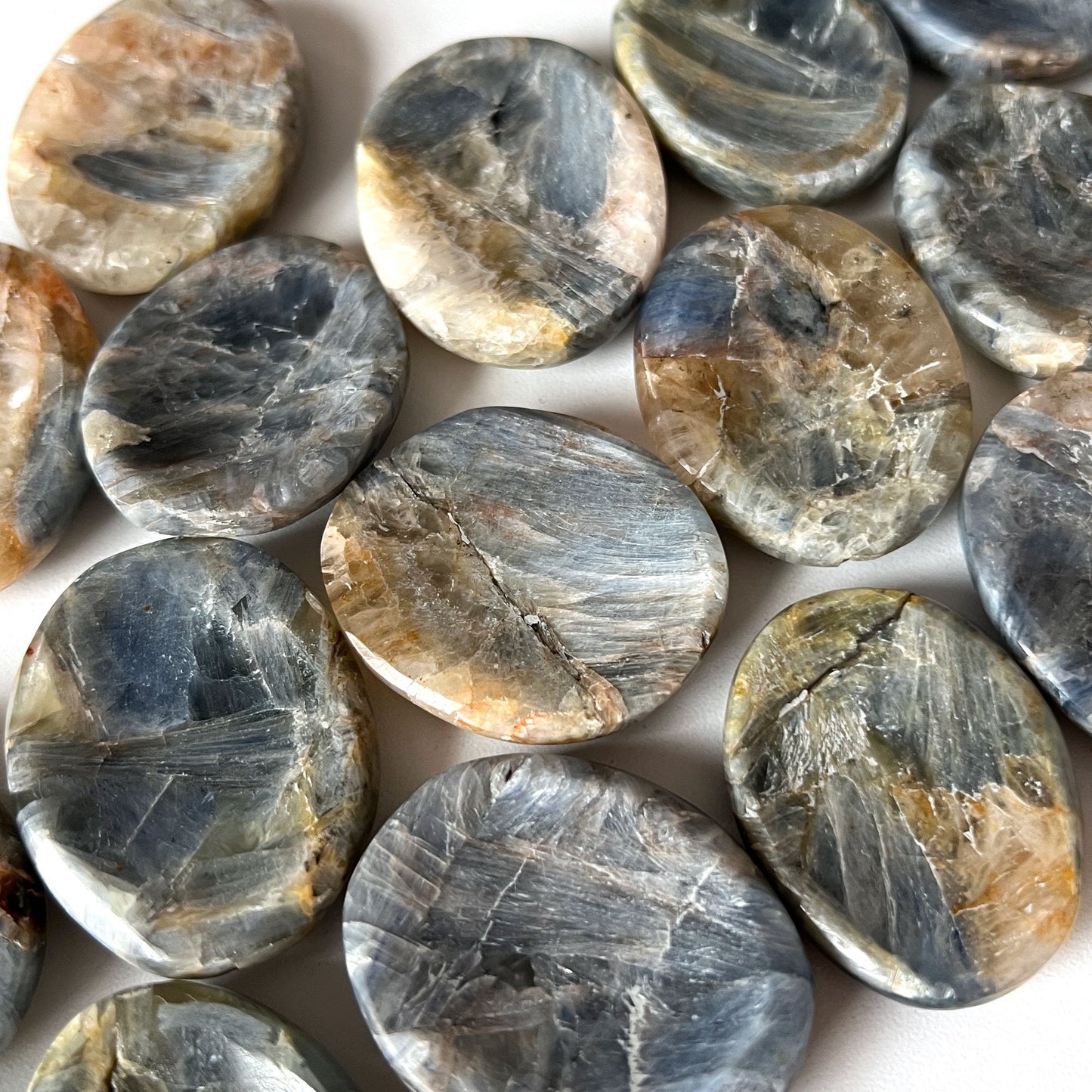 Blue Kyanite Worry Stone | Psychic Abilities | Communication Stone | Self-Expression - Sole Luna