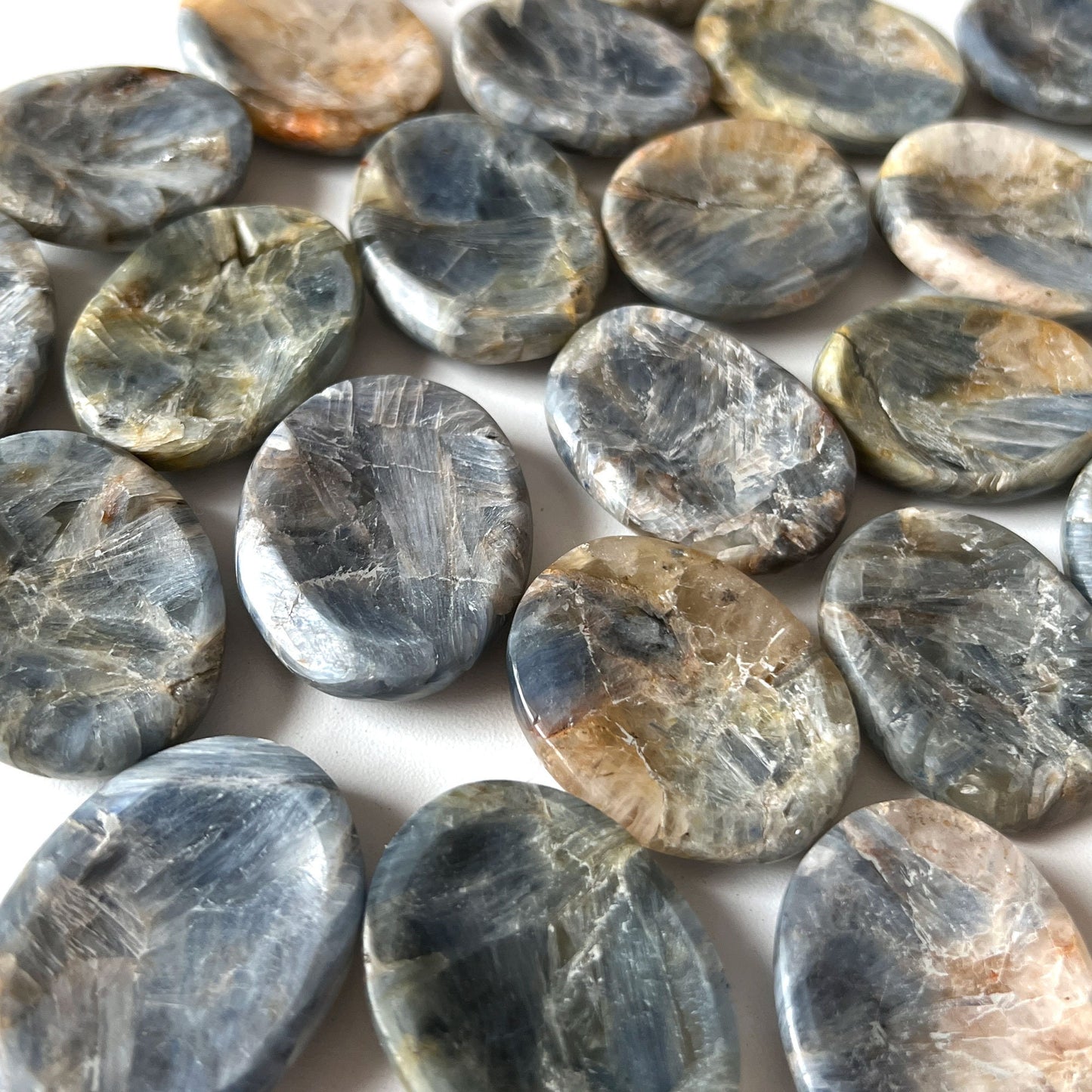 Blue Kyanite Worry Stone | Psychic Abilities | Communication Stone | Self-Expression - Sole Luna