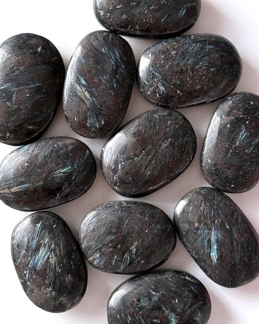 Arfvedsonite Palm Stone