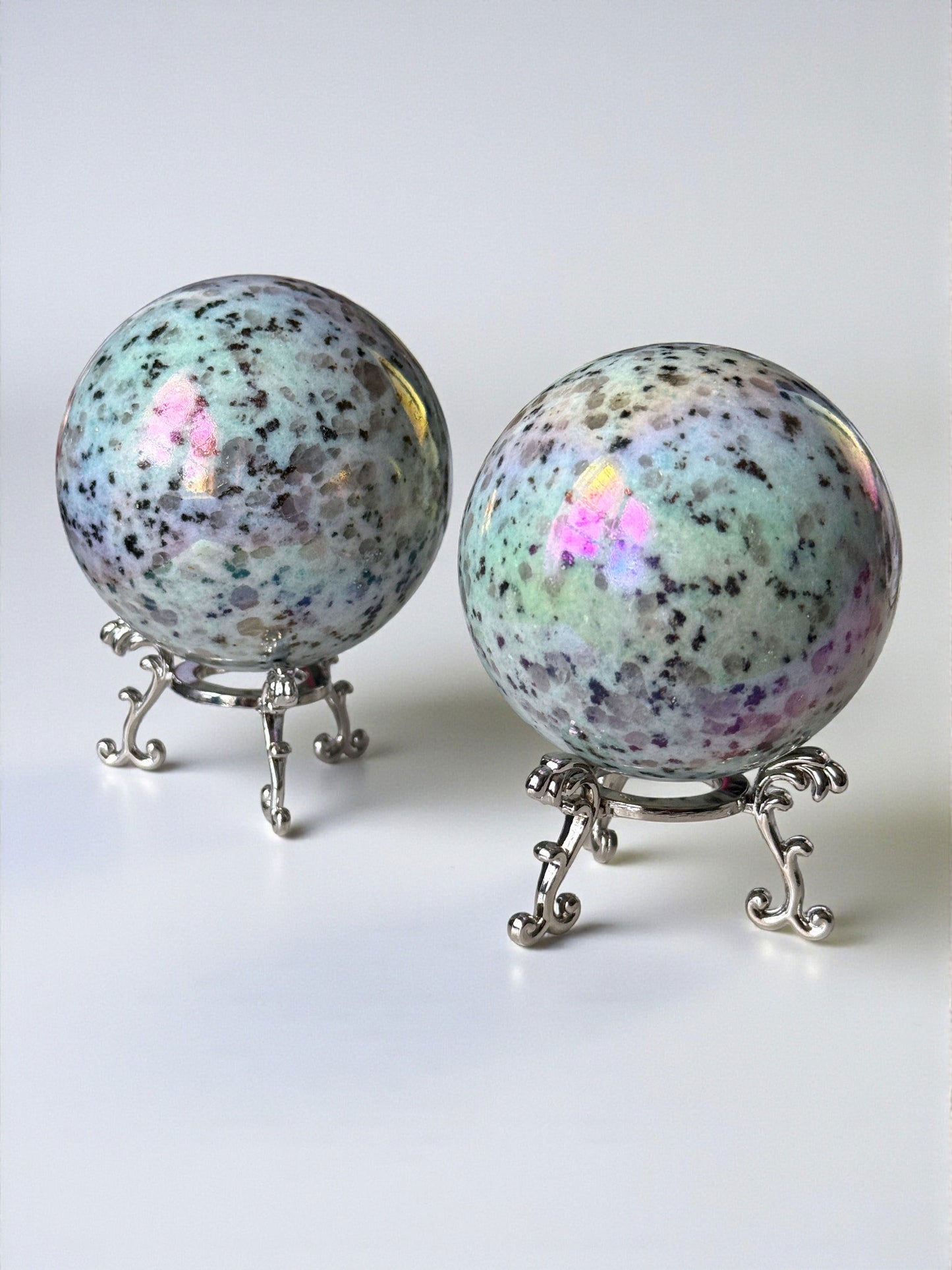 Aura Kiwi Jasper Sphere 70mm