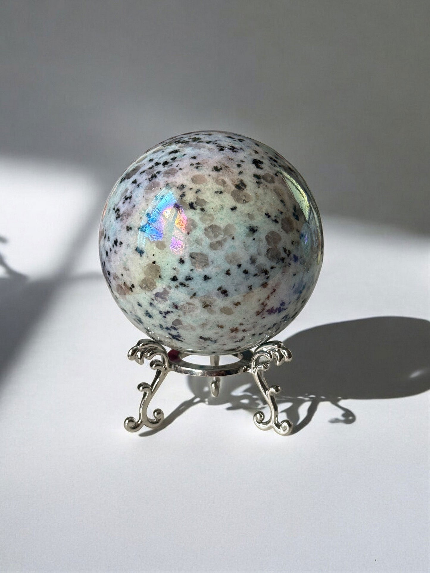 Aura Kiwi Jasper Sphere 70mm