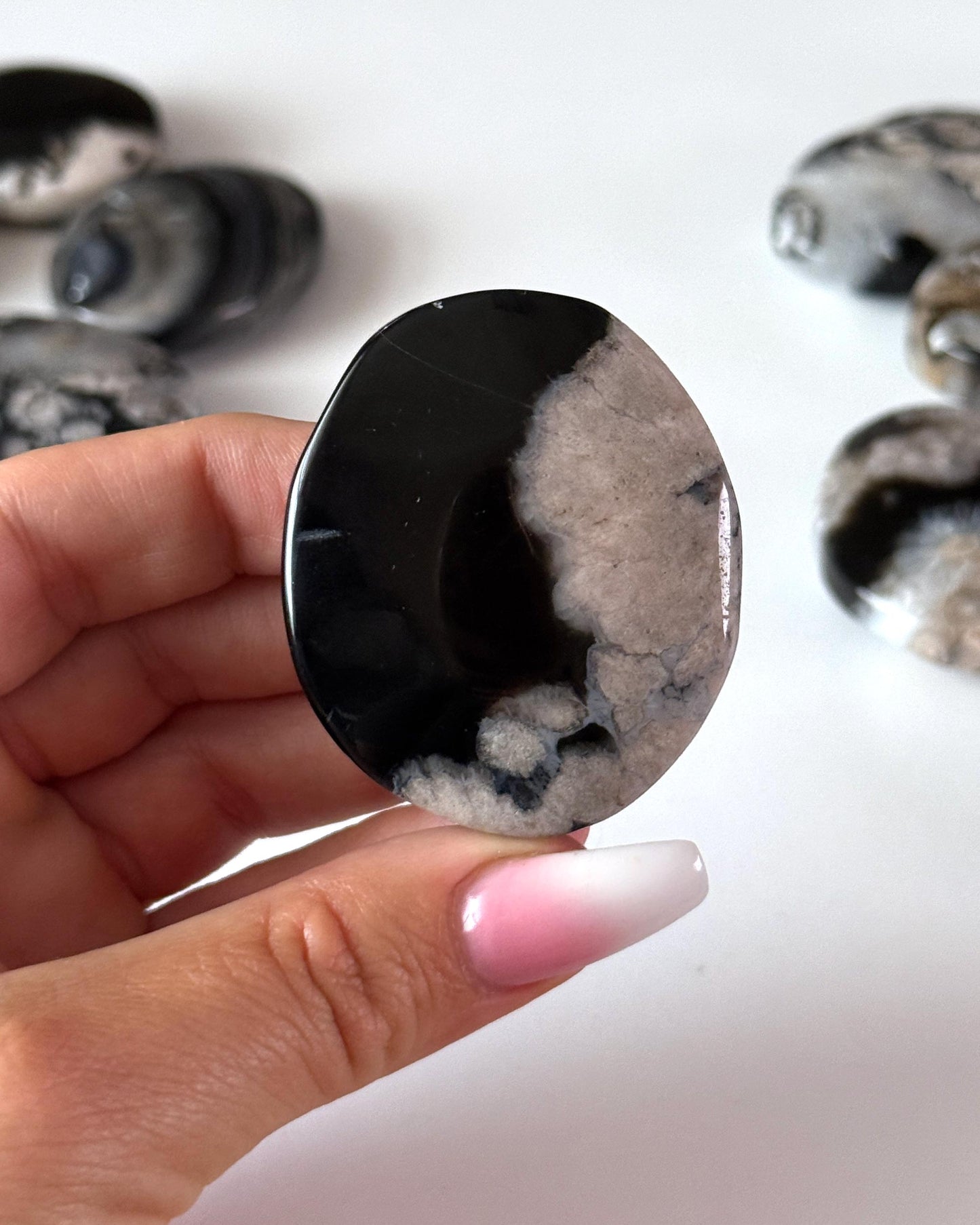 Black Flower Agate Palm Stone