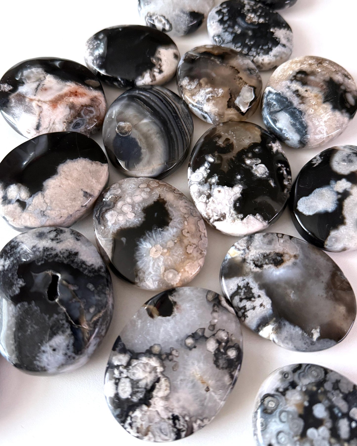 Black Flower Agate Palm Stone