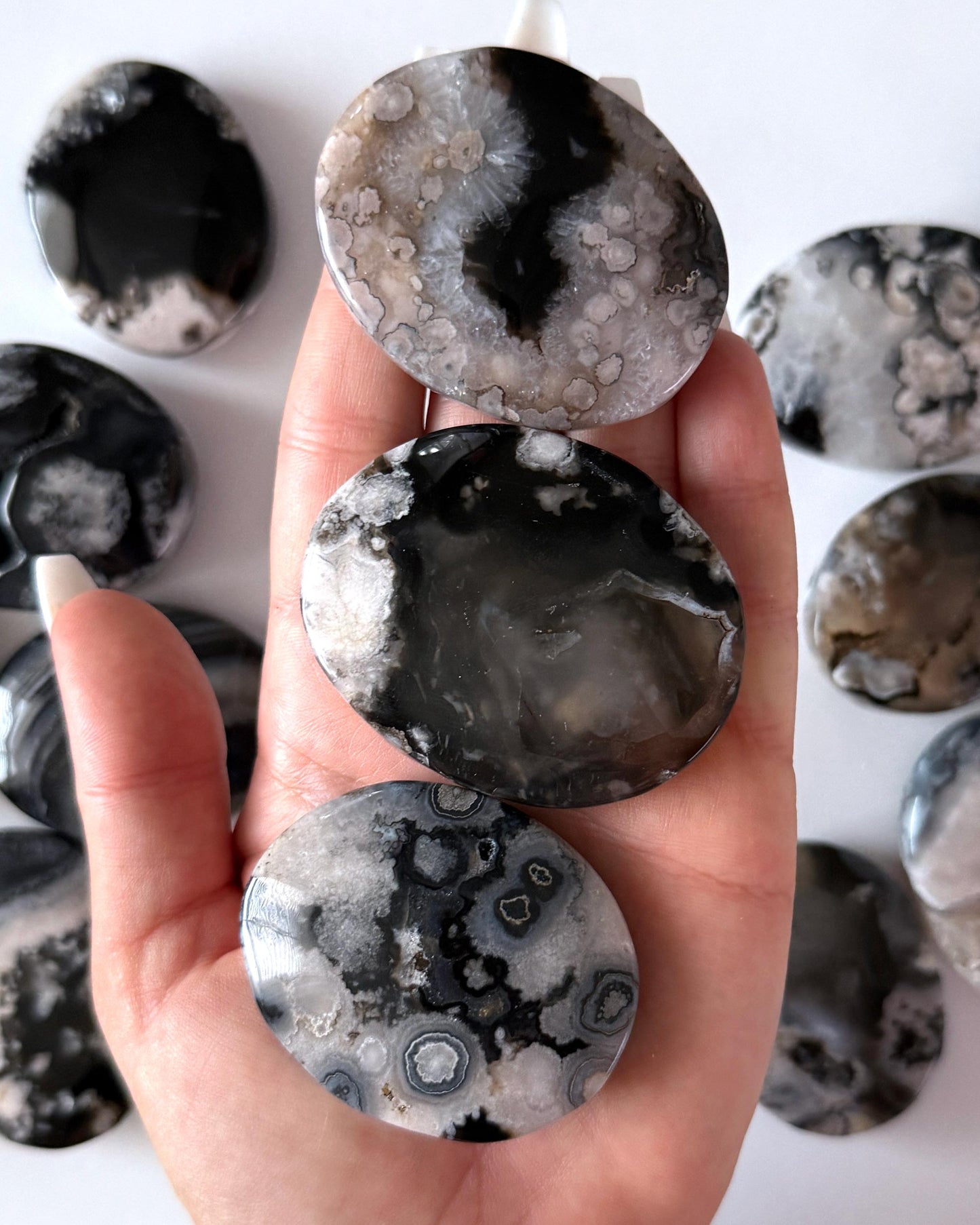 Black Flower Agate Palm Stone