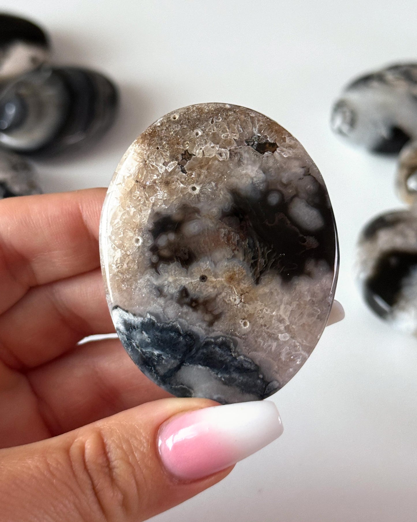 Black Flower Agate Palm Stone