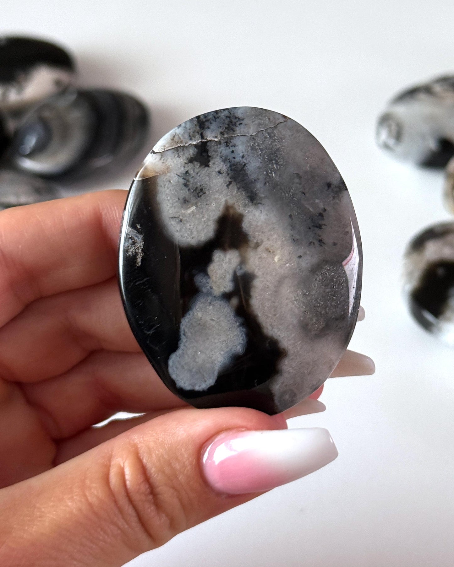 Black Flower Agate Palm Stone