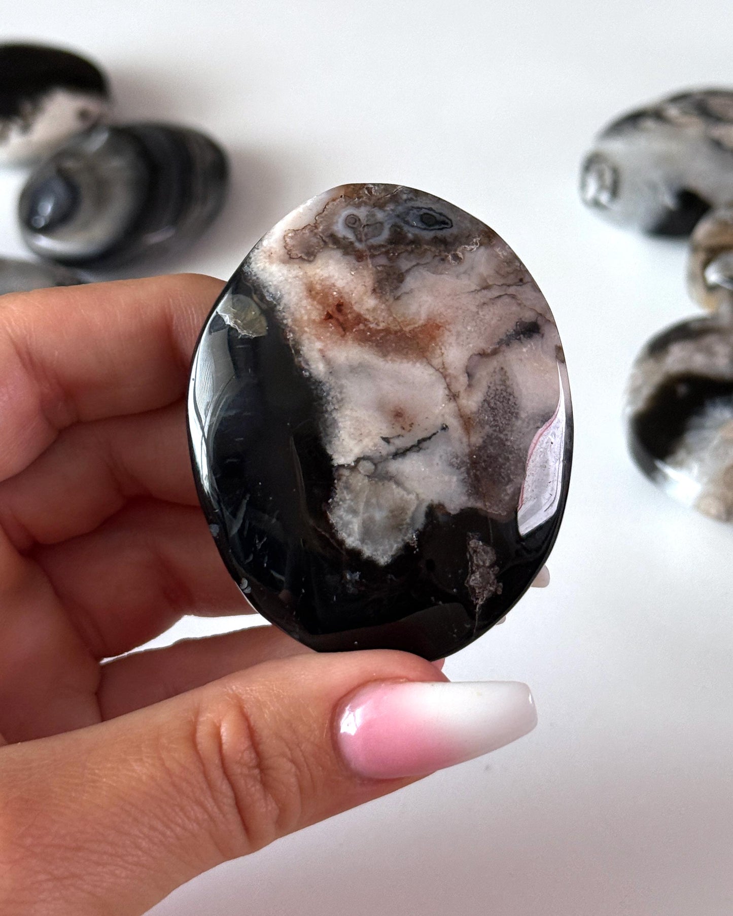 Black Flower Agate Palm Stone