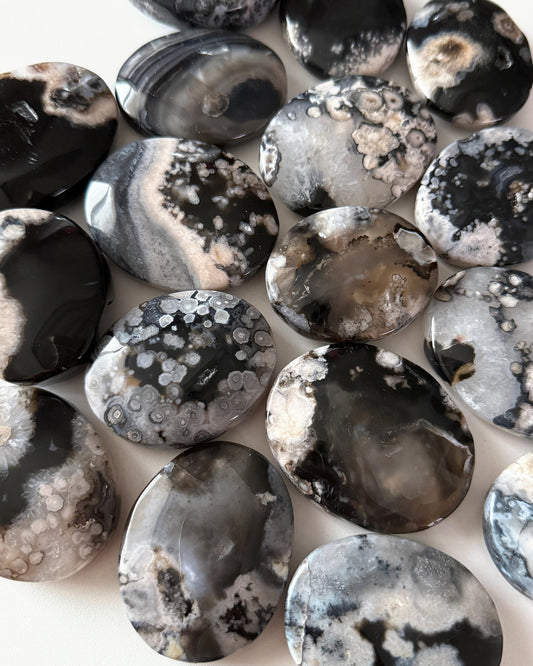 Black Flower Agate Palm Stone