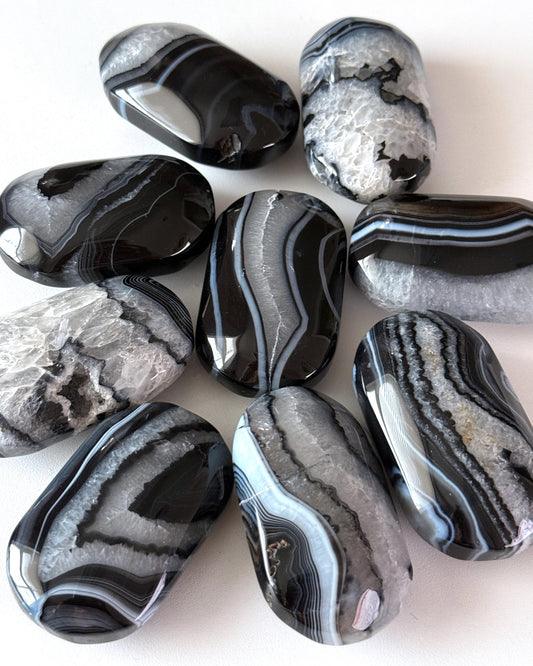 Black Agate Palm Stone