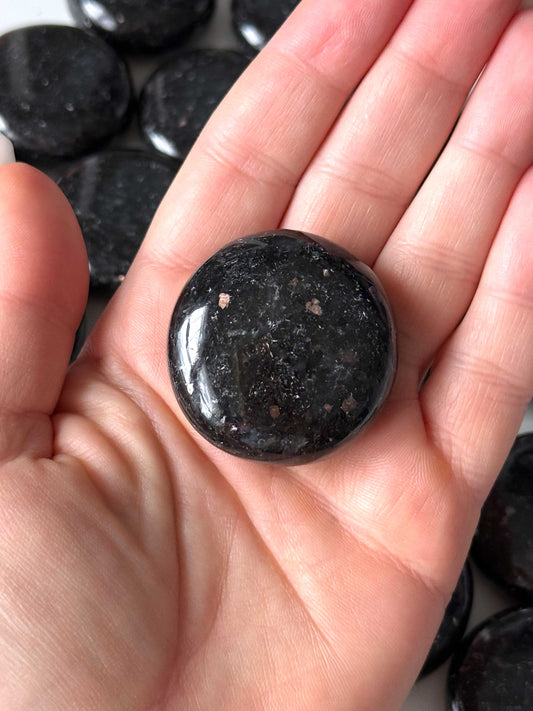 Coppernite Round Mini Palm Stone