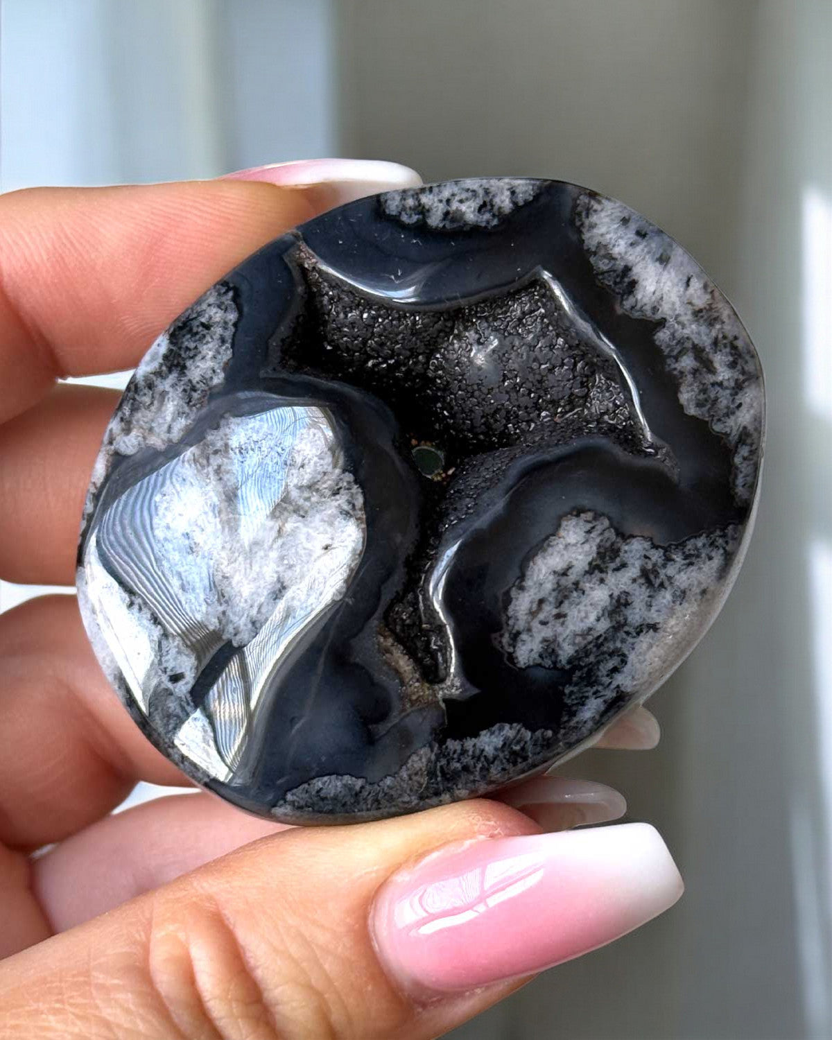 Druzy Black Flower Agate Palm Stone