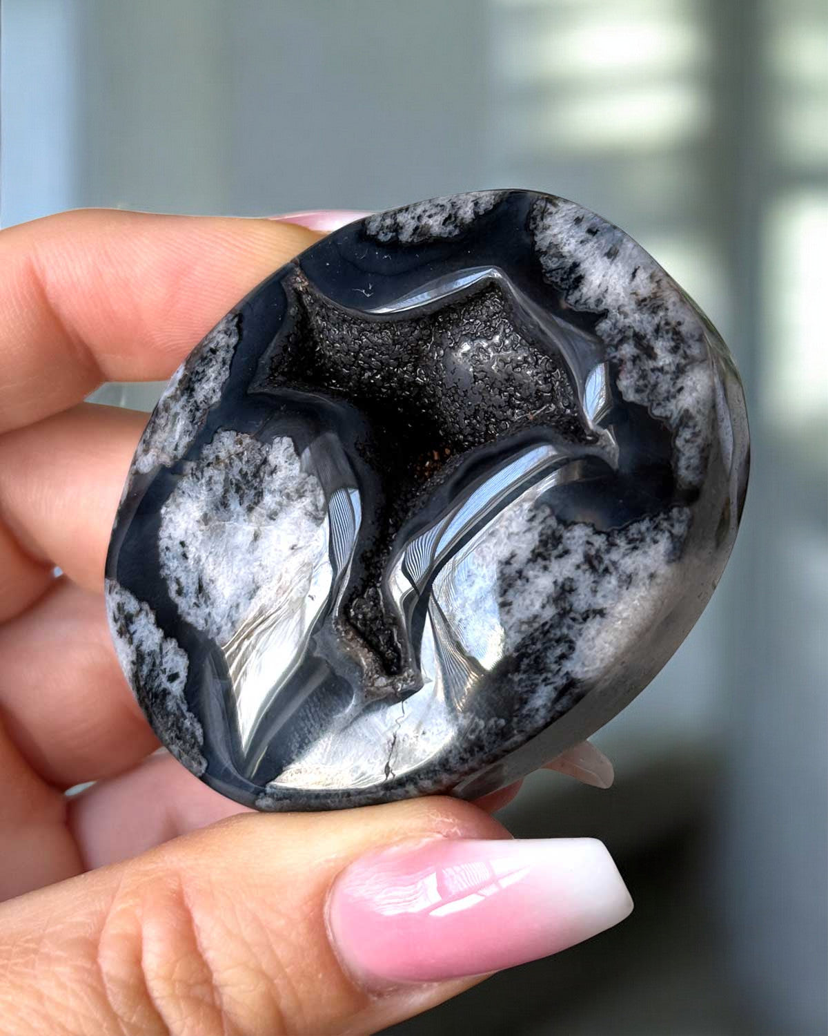 Druzy Black Flower Agate Palm Stone