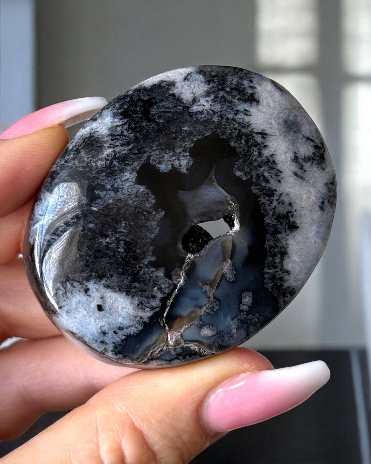 Druzy Black Flower Agate Palm Stone