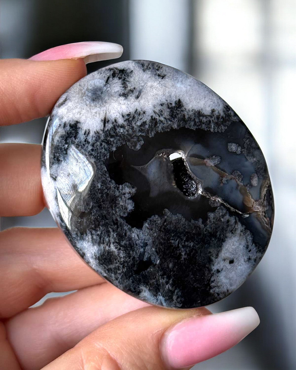 Druzy Black Flower Agate Palm Stone