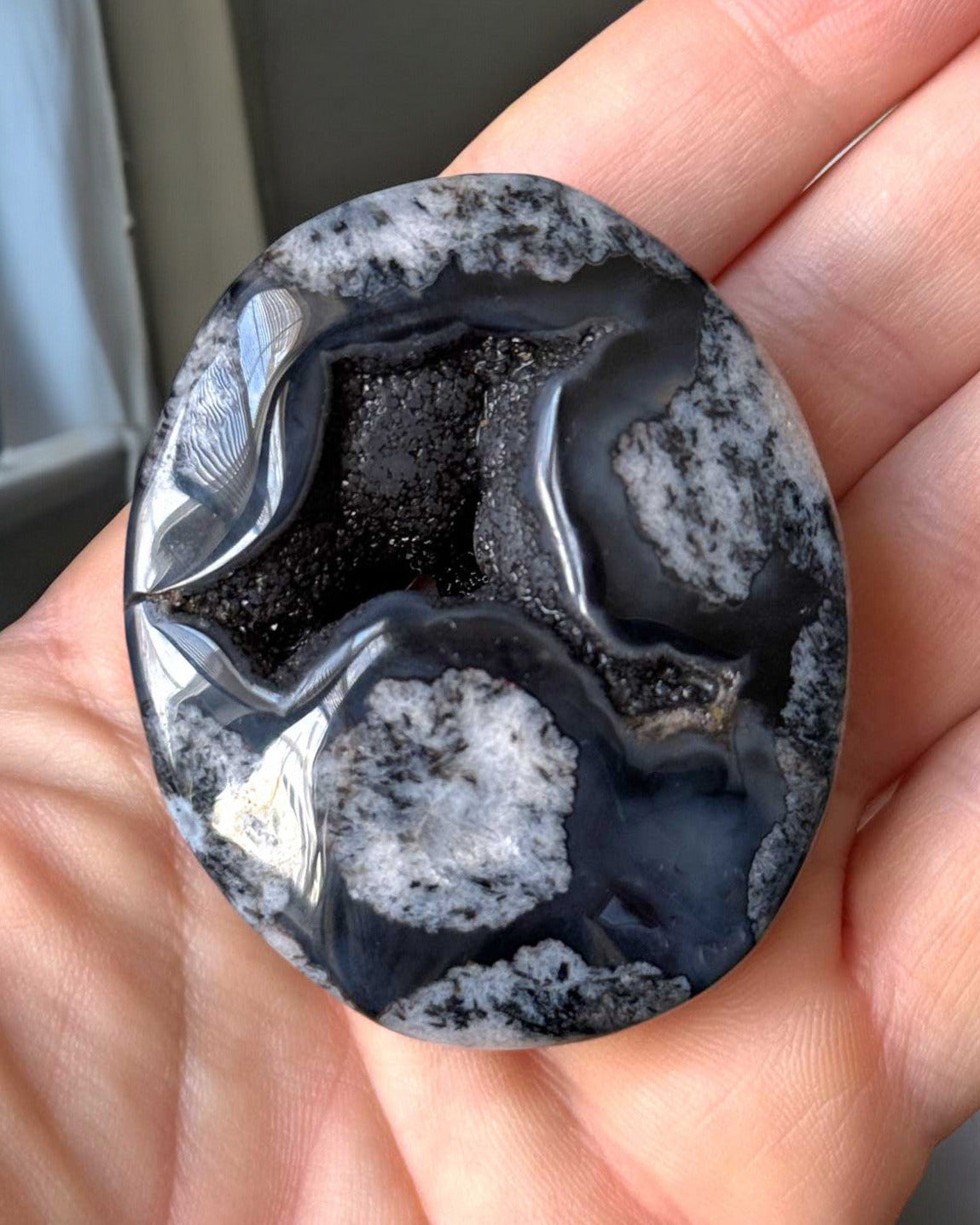 Druzy Black Flower Agate Palm Stone