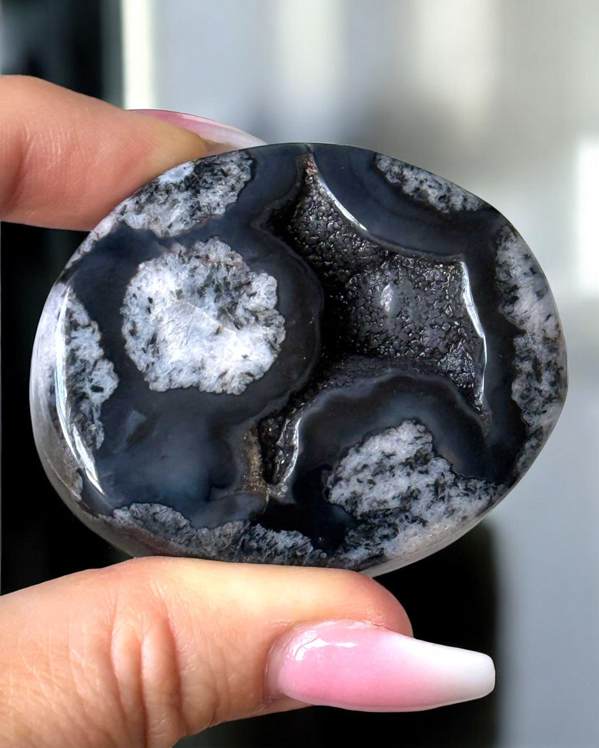Druzy Black Flower Agate Palm Stone