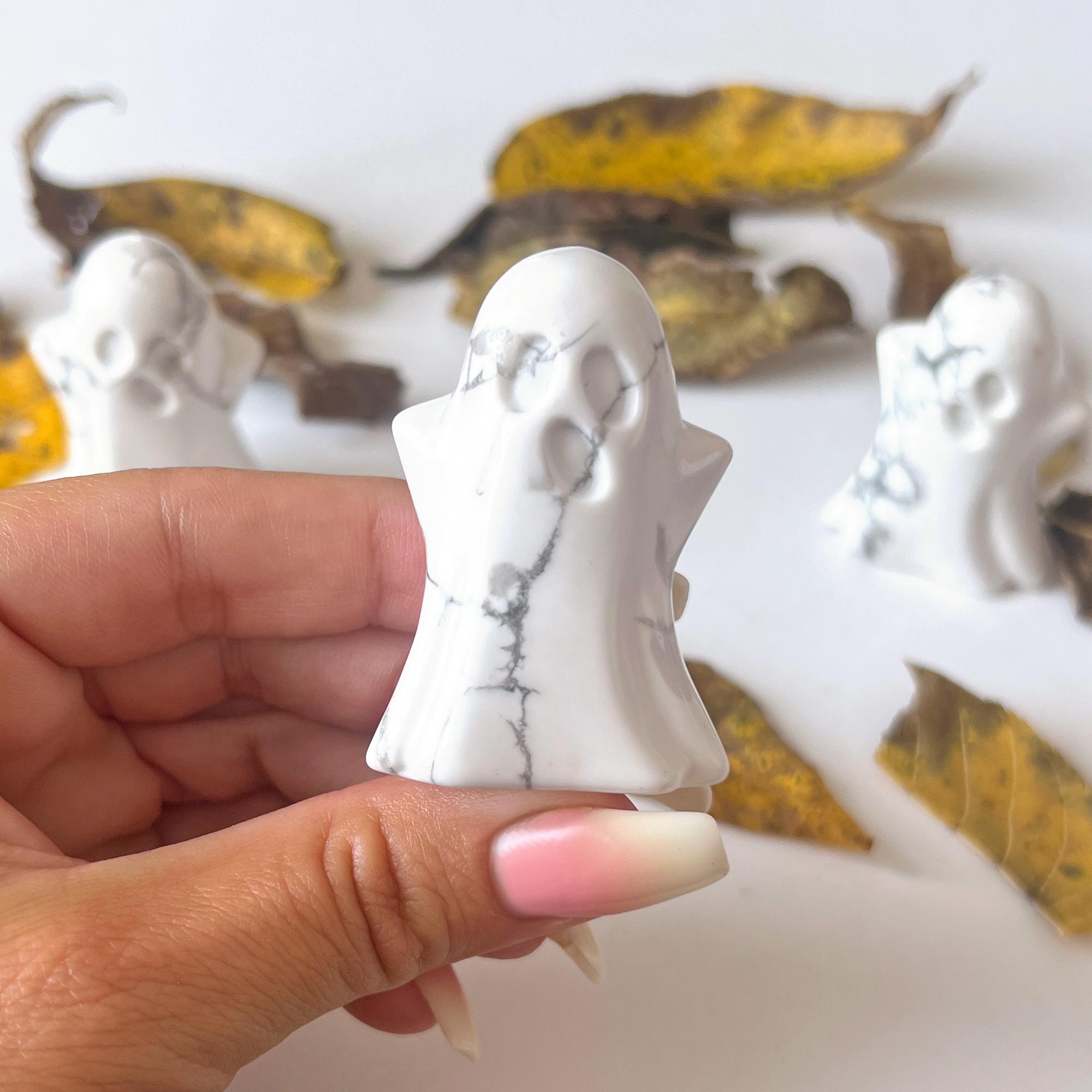 Howlite Ghost – Sole Luna
