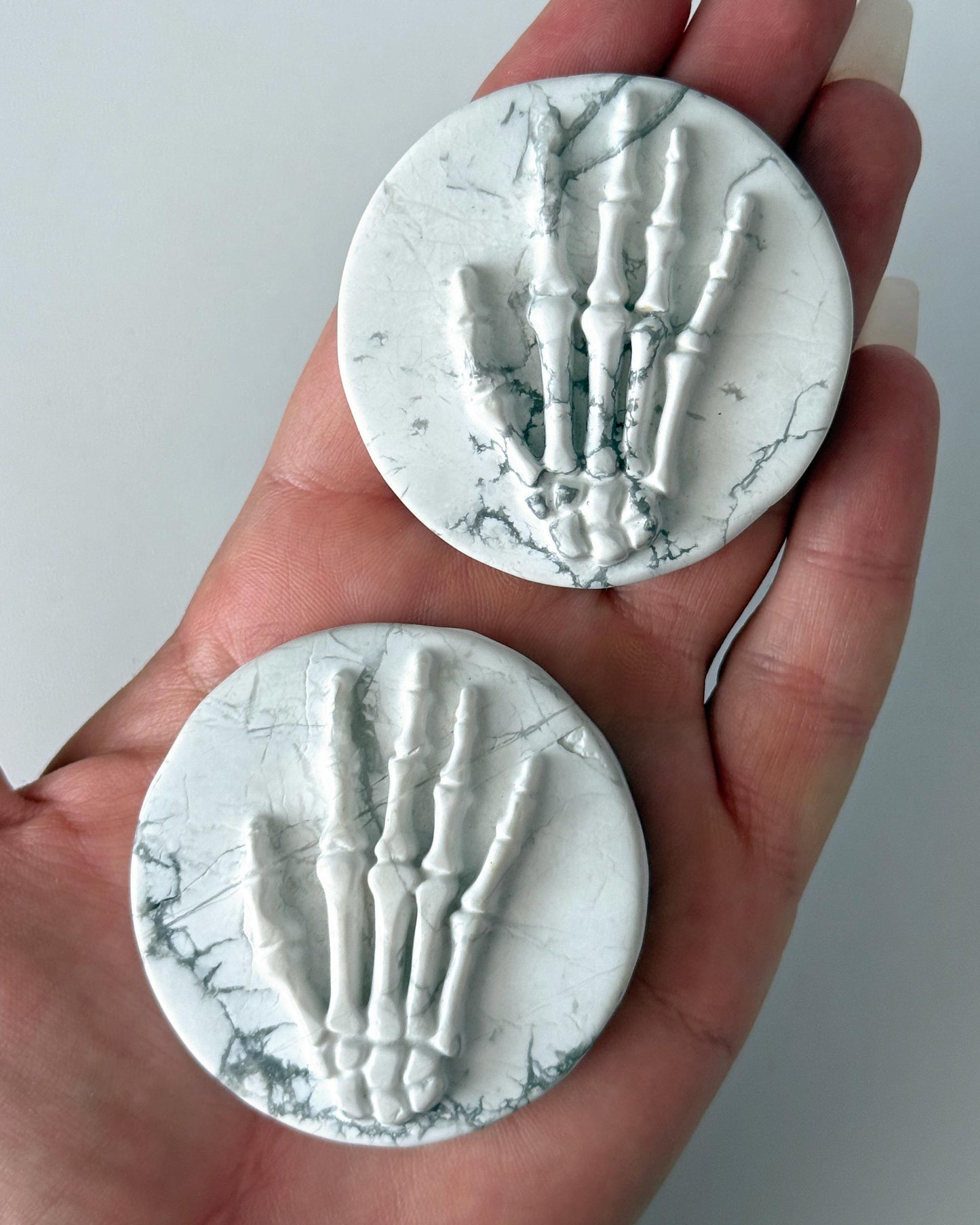Howlite Skeleton Palm Stone