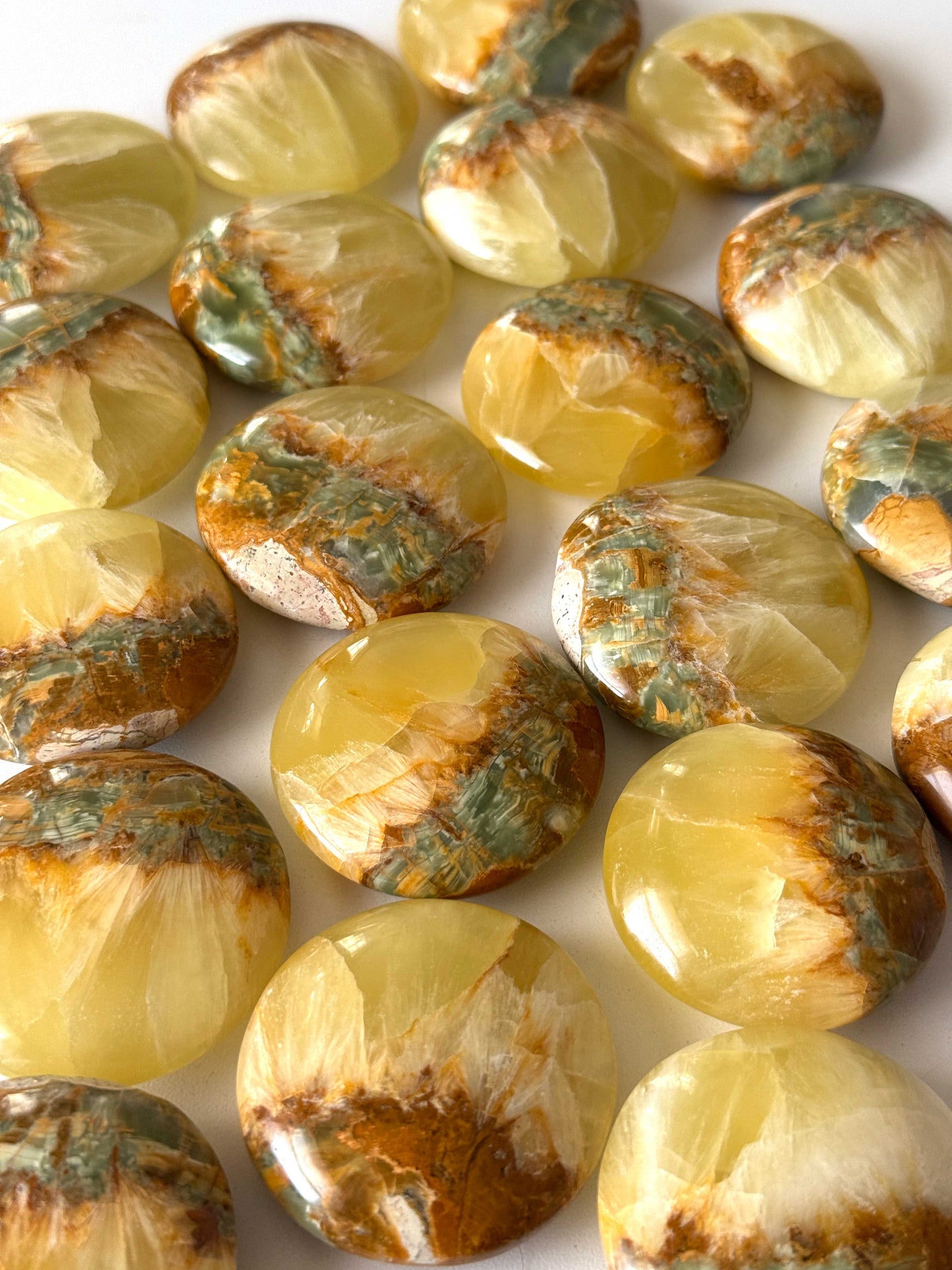 Lemon Calcite Green Onyx Round Palm Stone