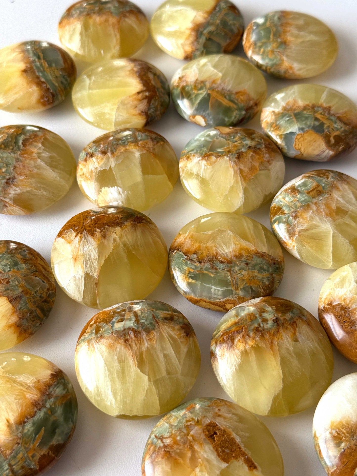Lemon Calcite Green Onyx Round Palm Stone