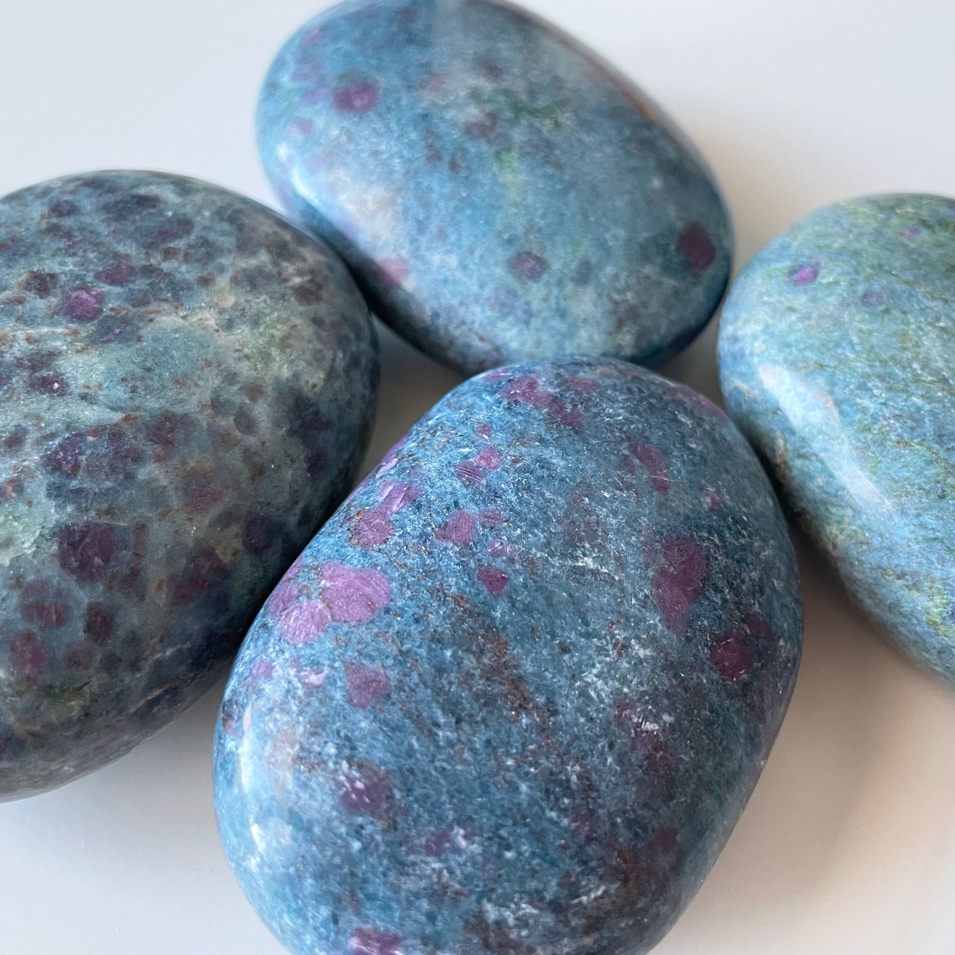 MANIFESTATION Ruby Blue Kyanite Palm Stone | Communication | Truth | Emotional Healing | Passion | Attraction - Sole Luna