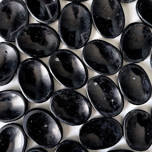 Black Tourmaline Worry Stone | Psychic Protection | Negativity Blocker | Grounding - Sole Luna