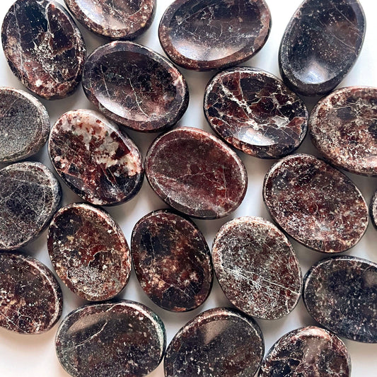 Garnet Worry Stone | Attraction | Passion | Sensuality | Manifestation - Sole Luna