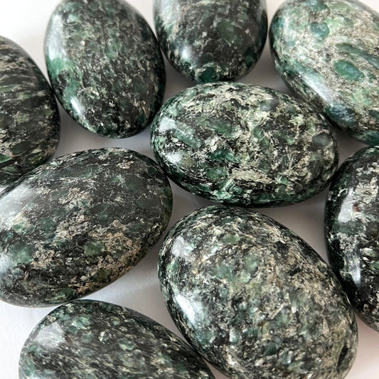 FLASHY Emerald in Matrix Palm Stone | Heart Healing | Prosperity | Attract Love and Success | Abundance - Sole Luna