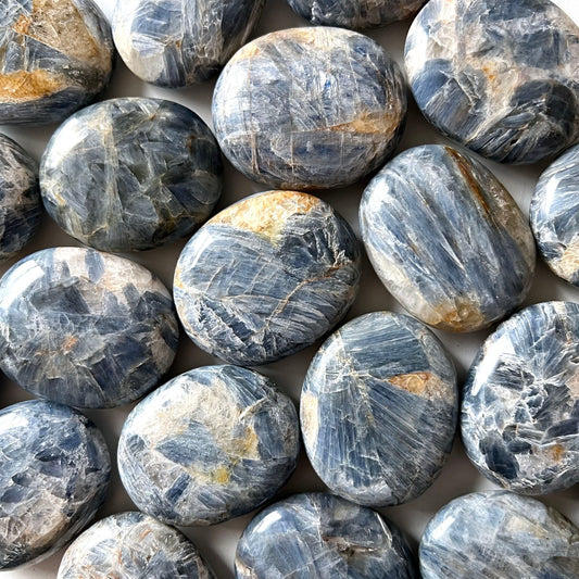 POWERFUL Blue Kyanite Palm Stone | Psychic Abilities | Communication Stone - Sole Luna