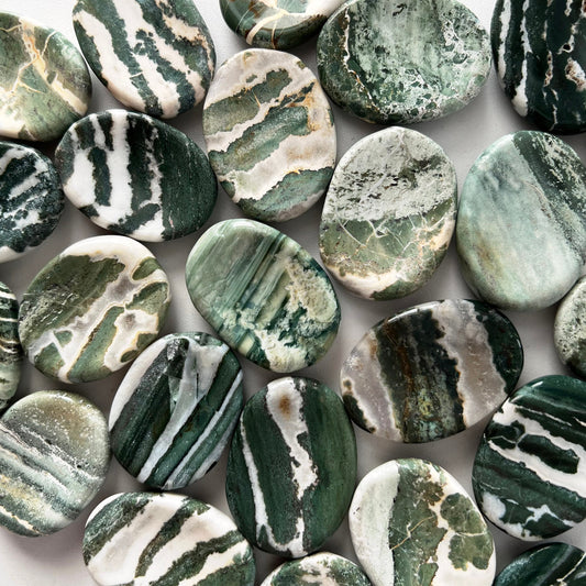 UNIQUE Green Sardonyx Worry Stone | Willpower | Self Control | Grounding | Courage - Sole Luna