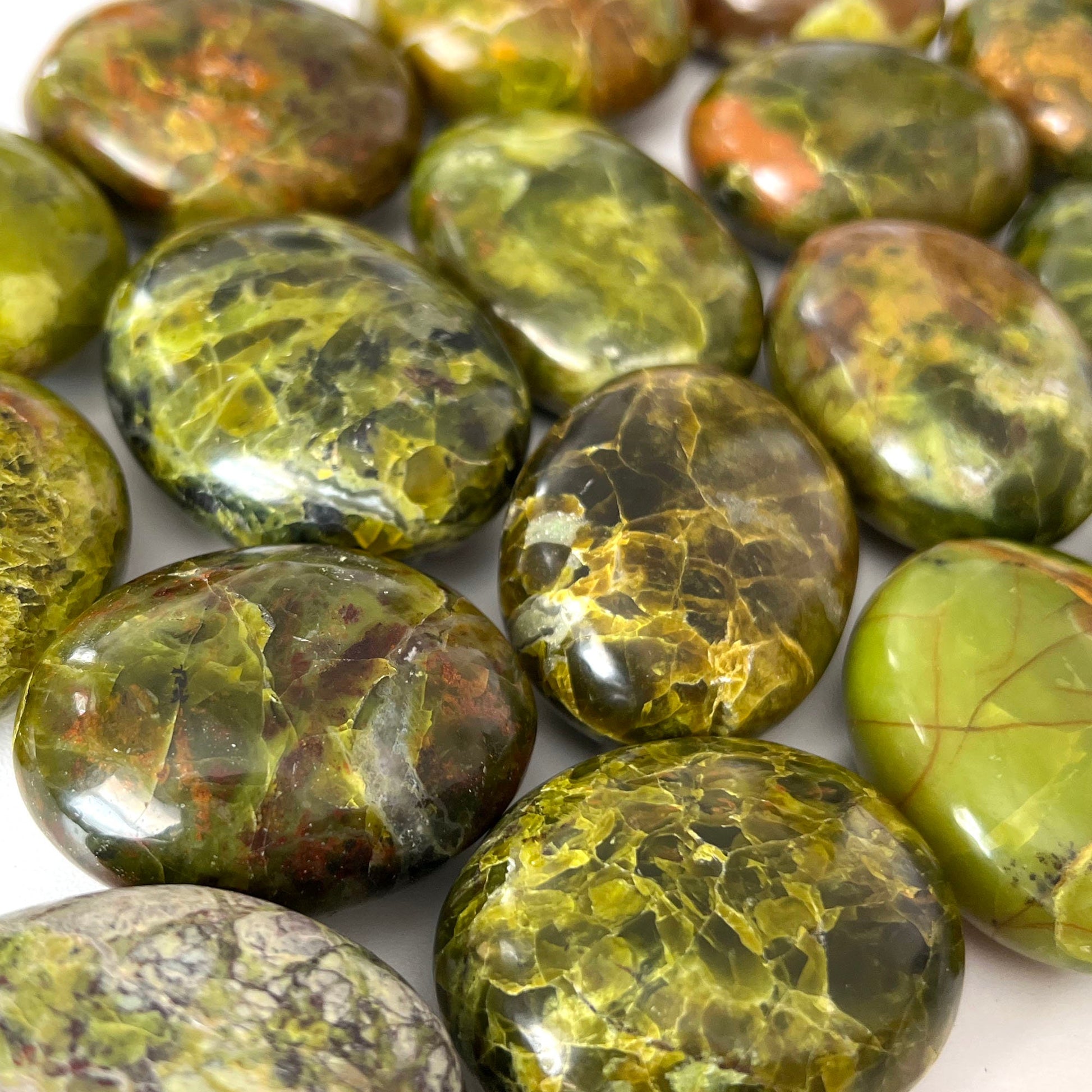 Green Opal Palm Stone | Strengthen Relationships | Clears Blockages | Abundance | Rejuvenation | Fear Relaase - Sole Luna