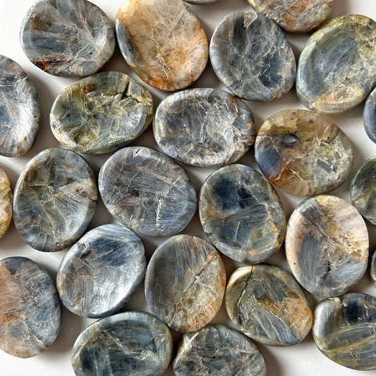 Blue Kyanite Worry Stone | Psychic Abilities | Communication Stone | Self-Expression - Sole Luna