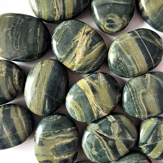 Green Jasper Palm Stone | Emotional Balance | Spiritual Freedom | Earth Connection | Grounding | Protection - Sole Luna